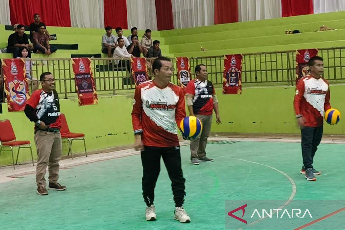Puluhan tim berkompetisi di Bola Volly Bupati Cup Murung Raya
