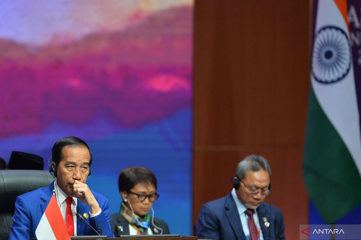 Jokowi invites EAS leaders to maintain regional peace, stability