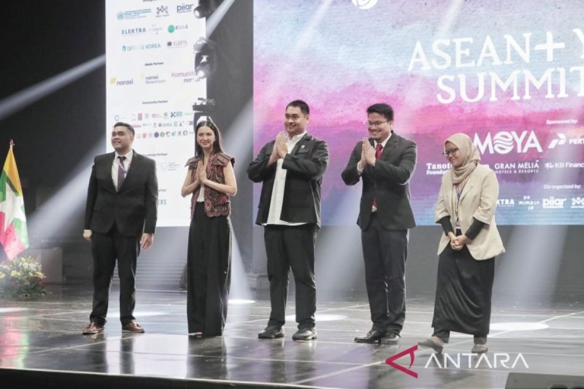 Minister Ariotedjo opens 2023 ASEAN + Youth Summit