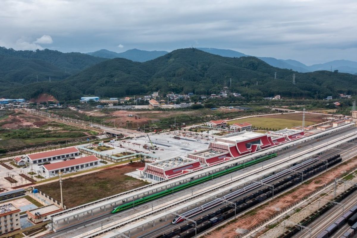 Pelabuhan darat China-Laos tangani 1 juta lebih orang pada 2023