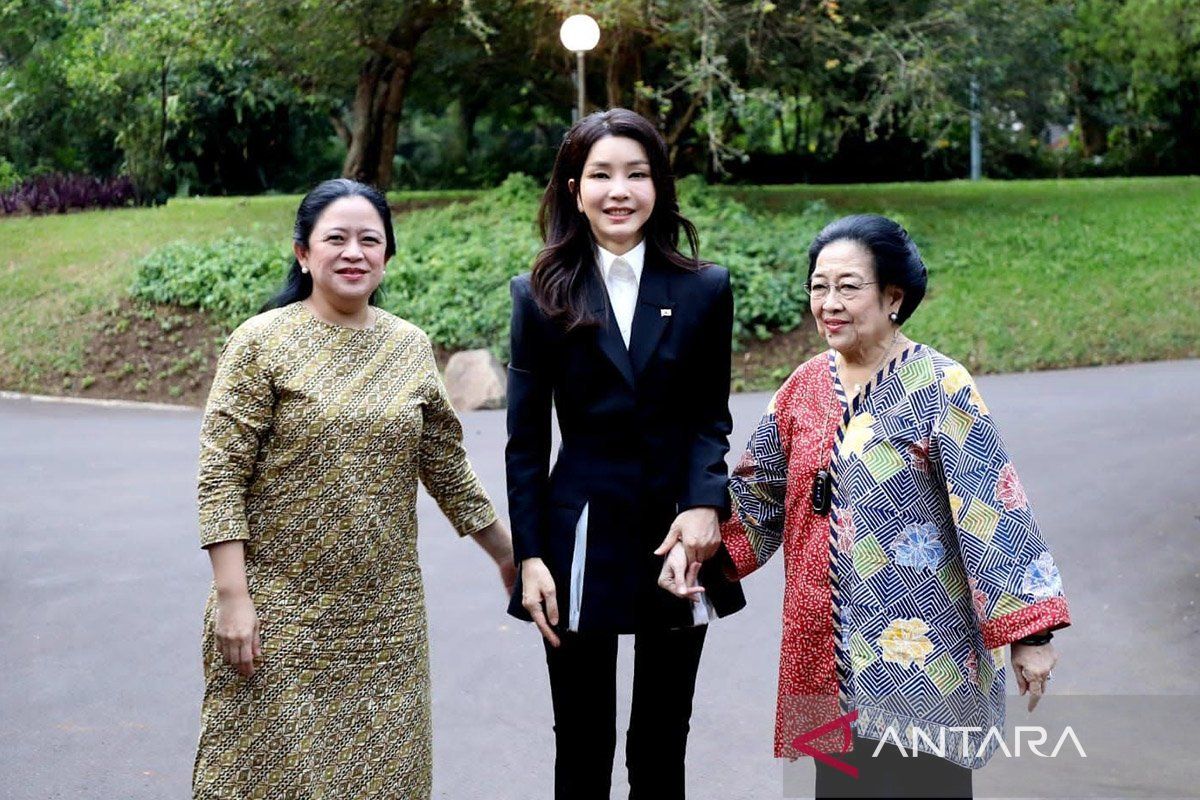 Puan Maharani ajak Ibu Negara Korsel tinjau flora-fauna di Istana Batu Tulis