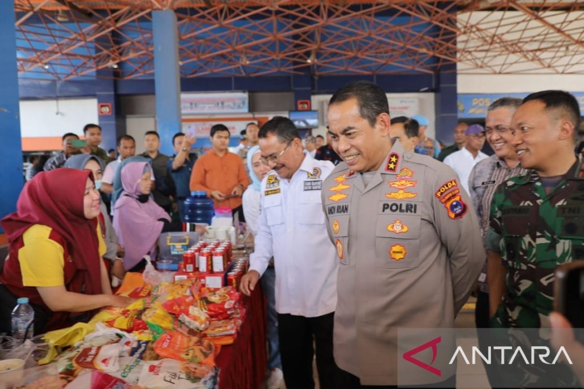 Polresta Banjarmasin gelar pasar murah bagi warga Pelabuhan Trisakti