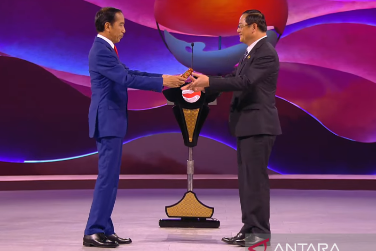 Indonesia passes ASEAN chairmanship baton to Laos