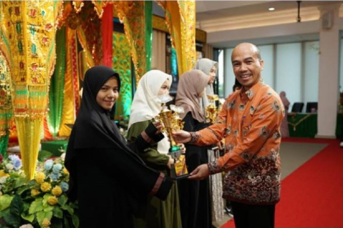 Lulusan Pondok Tahfidz Nurul Qur'an juarai MTQ Internasional UIR