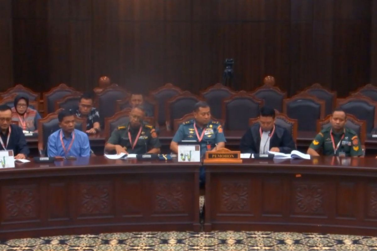 MK sidang pendahuluan tentang usia pensiun TNI jadi 60 tahun