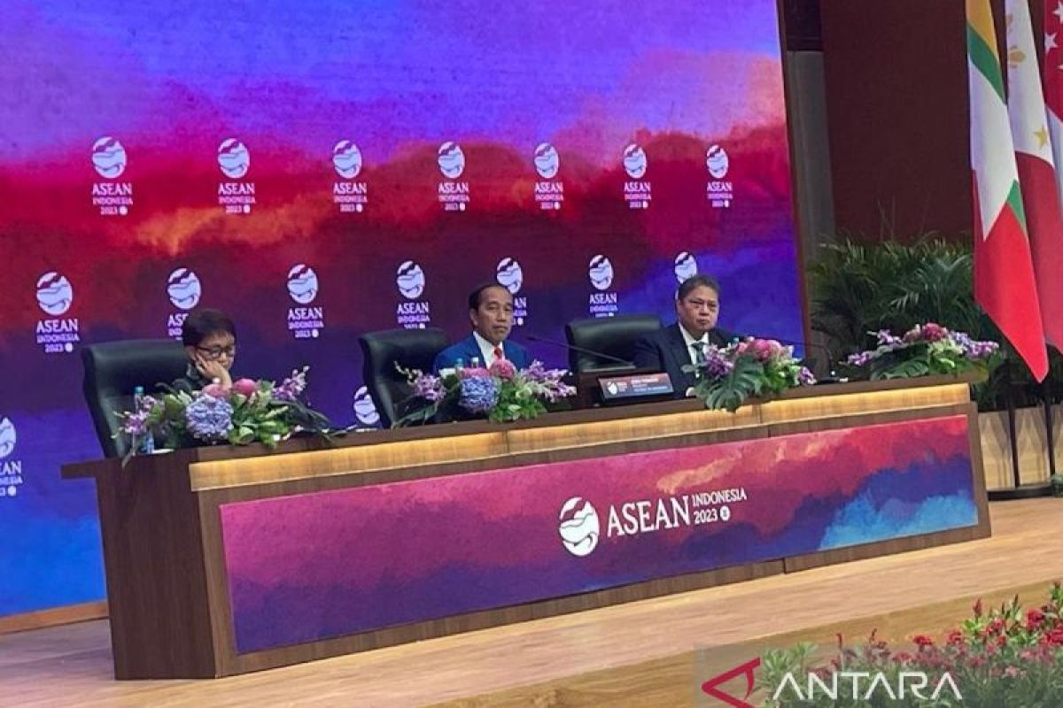 Jokowi ungkap manfaat ekonomi bagi kawasan dari KTT ASEAN