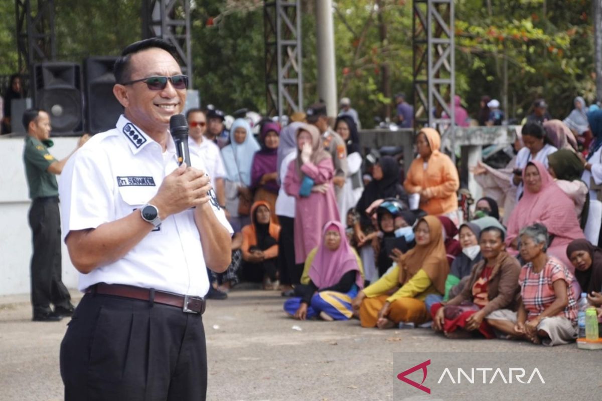 Belitung Timur menggelar operasi pasar 4.000 paket sembako
