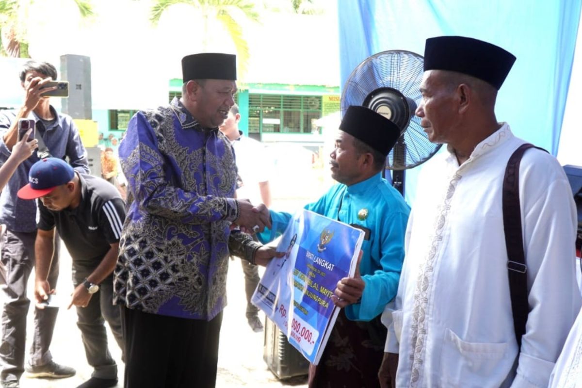 Plt Bupati Langkat salurkan bantuan JKN kepada 4.476 warga