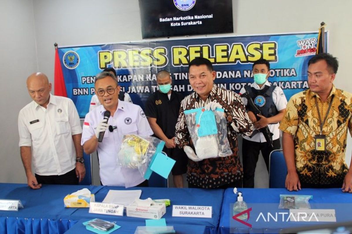 Tim gabungan BNN Jateng tangkap warga Aceh dan Solo kurir sabu satu kilogram