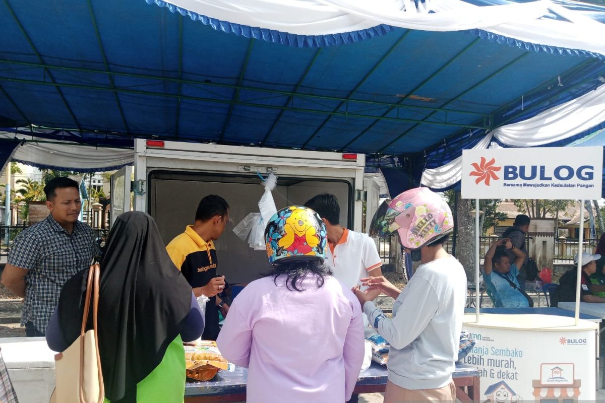 Bulog Belitung jual tiga ton beras SPHP di kegiatan Gerakan Pangan Murah