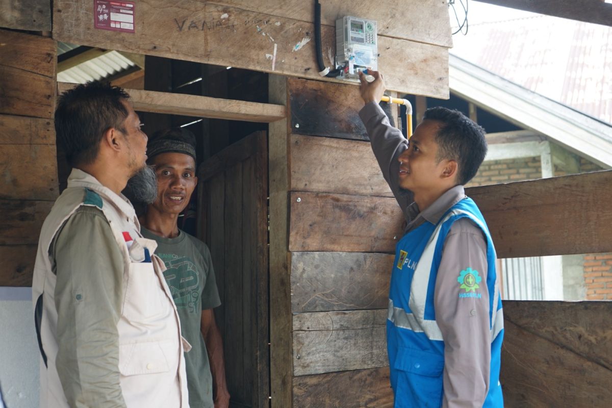 Nyalakan Mimpi, LUTD PLN Nyalakan 6 Rumah di Nagari Sibarambang