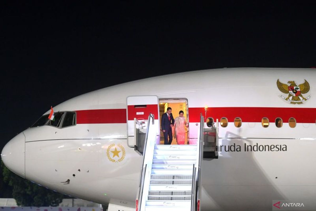 Presiden Jokowi dan Ibu Negara tiba di India hadiri KTT G20