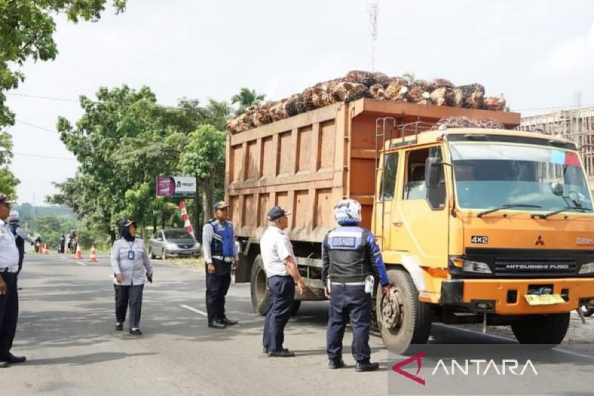 Pemkot Bengkulu tindak tegas truk ODOL sebabkan kerusakan jalan