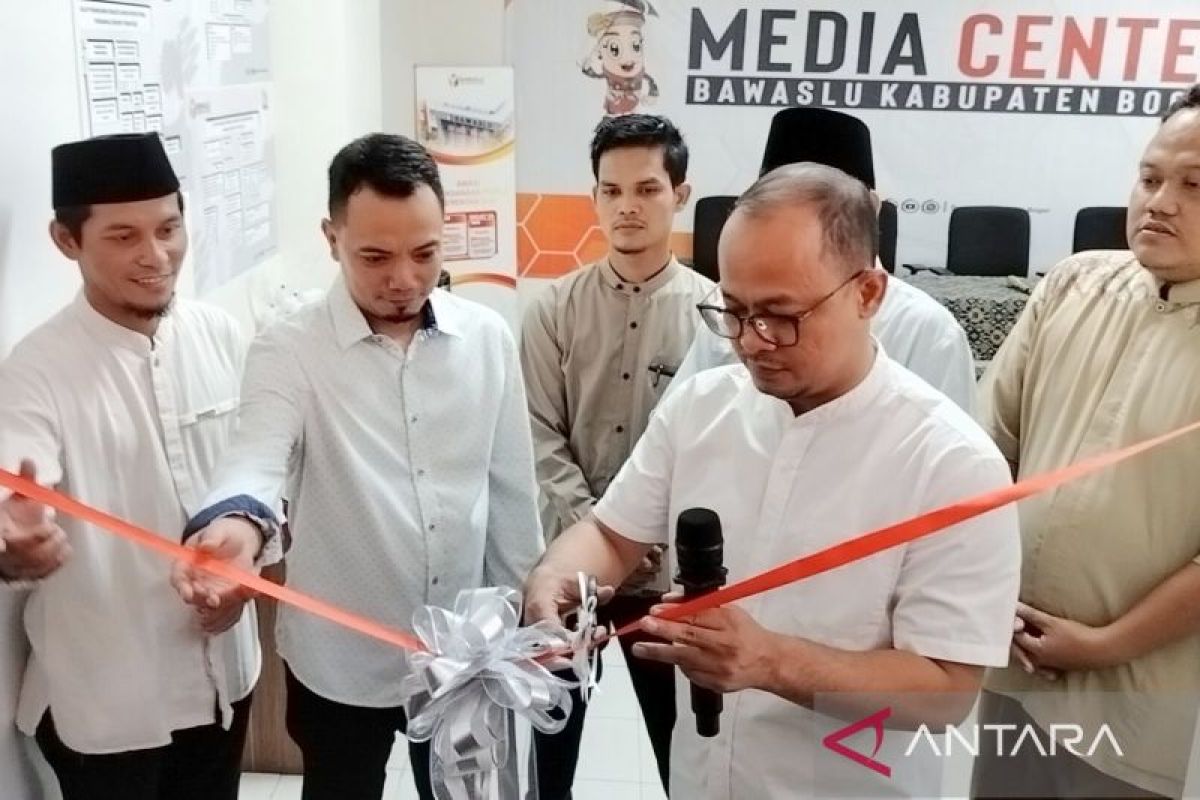 Bawaslu Kabupaten Bogor resmikan ruangan media center di kantor barunya