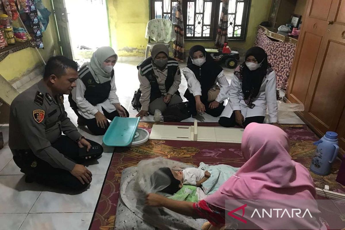 Polres Asahan memberikan bantuan sosial ke anak penderita stunting