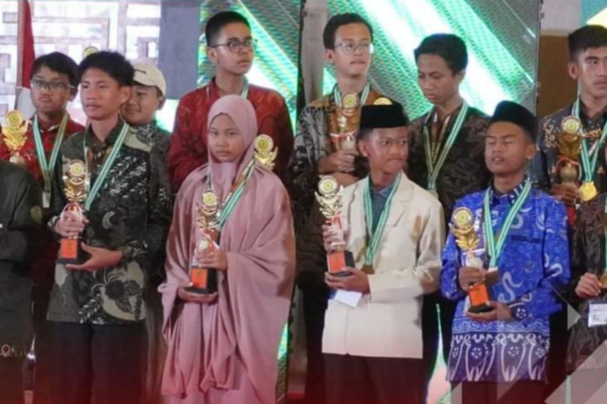 Siswa madrasah Sulbar raih tiga perunggu pada KSM nasional di Kendari