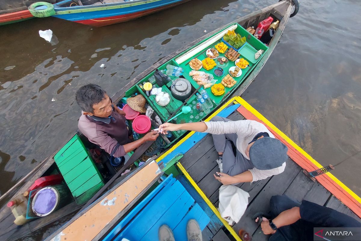 Kemendikbudristek suarakan budaya Pasar Terapung Kuin yang terancam punah