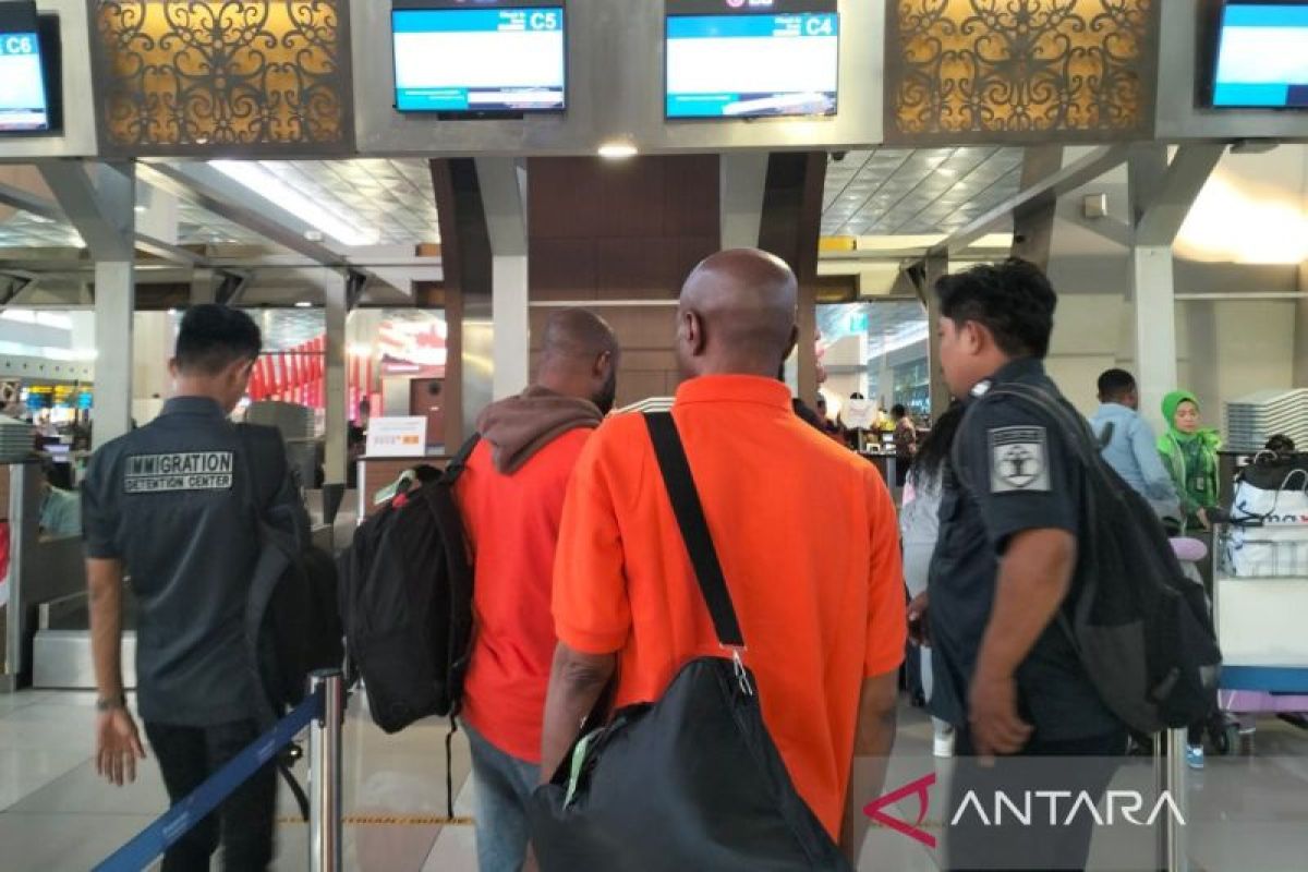Rudenim Makassar deportasi dua warga negara Nigeria karena "overstay"