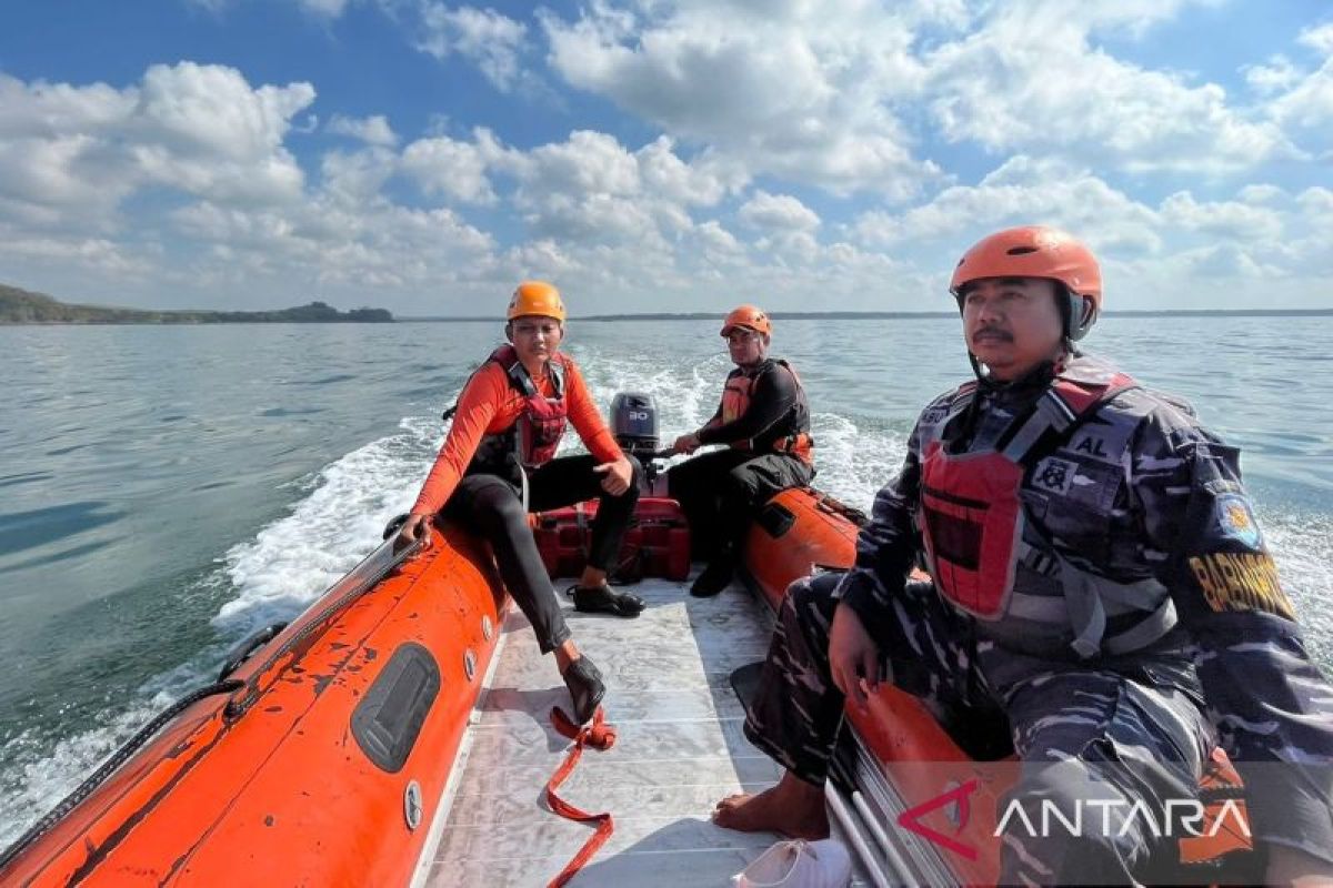 SAR gabungan Banyuwangi perluas pencarian tiga nelayan tenggelam