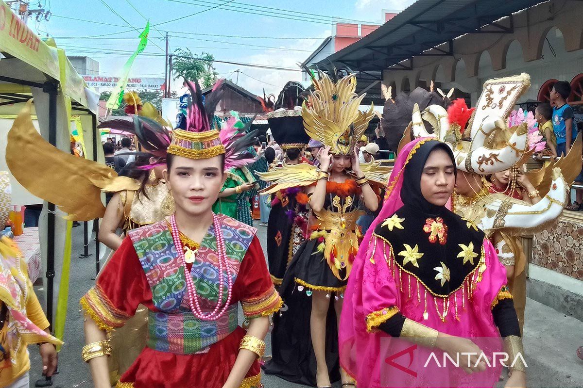 Parade budaya meriahkan Festival Tangga Banggo 2023 di Palu