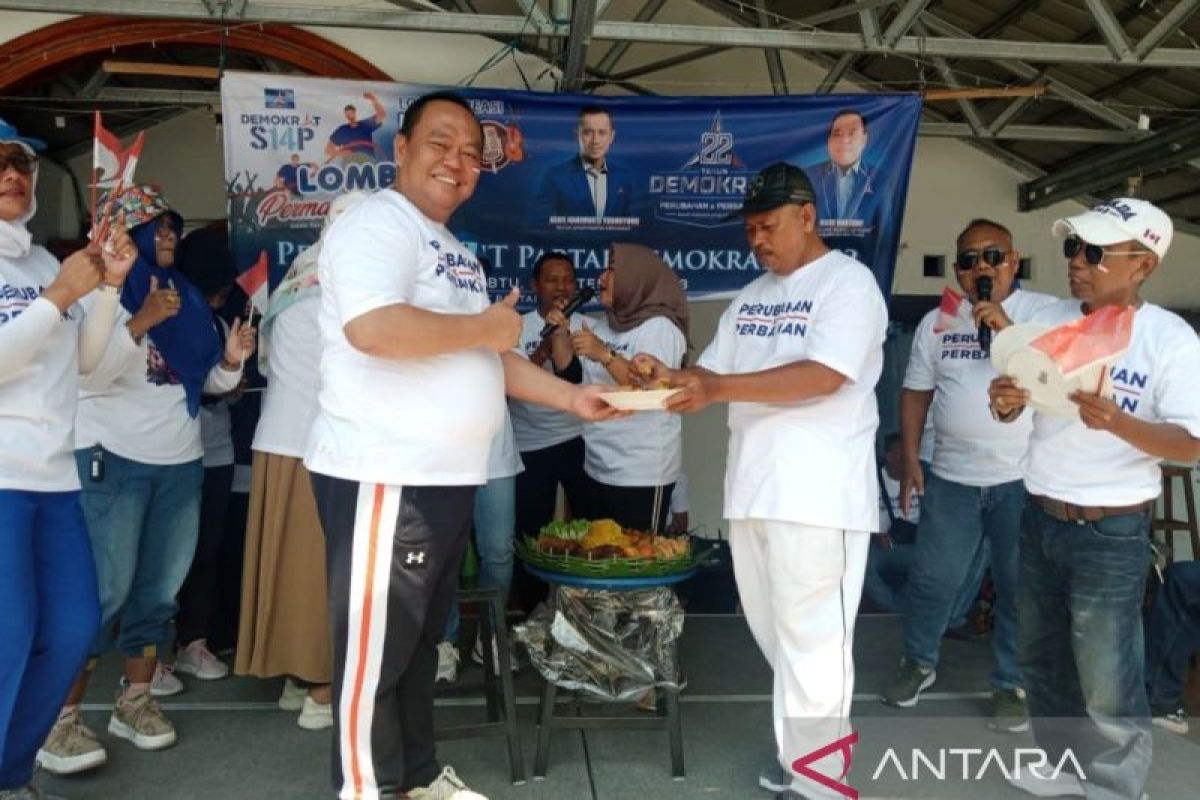 DPC Demokrat Belitung potong tumpeng peringati HUT ke-22