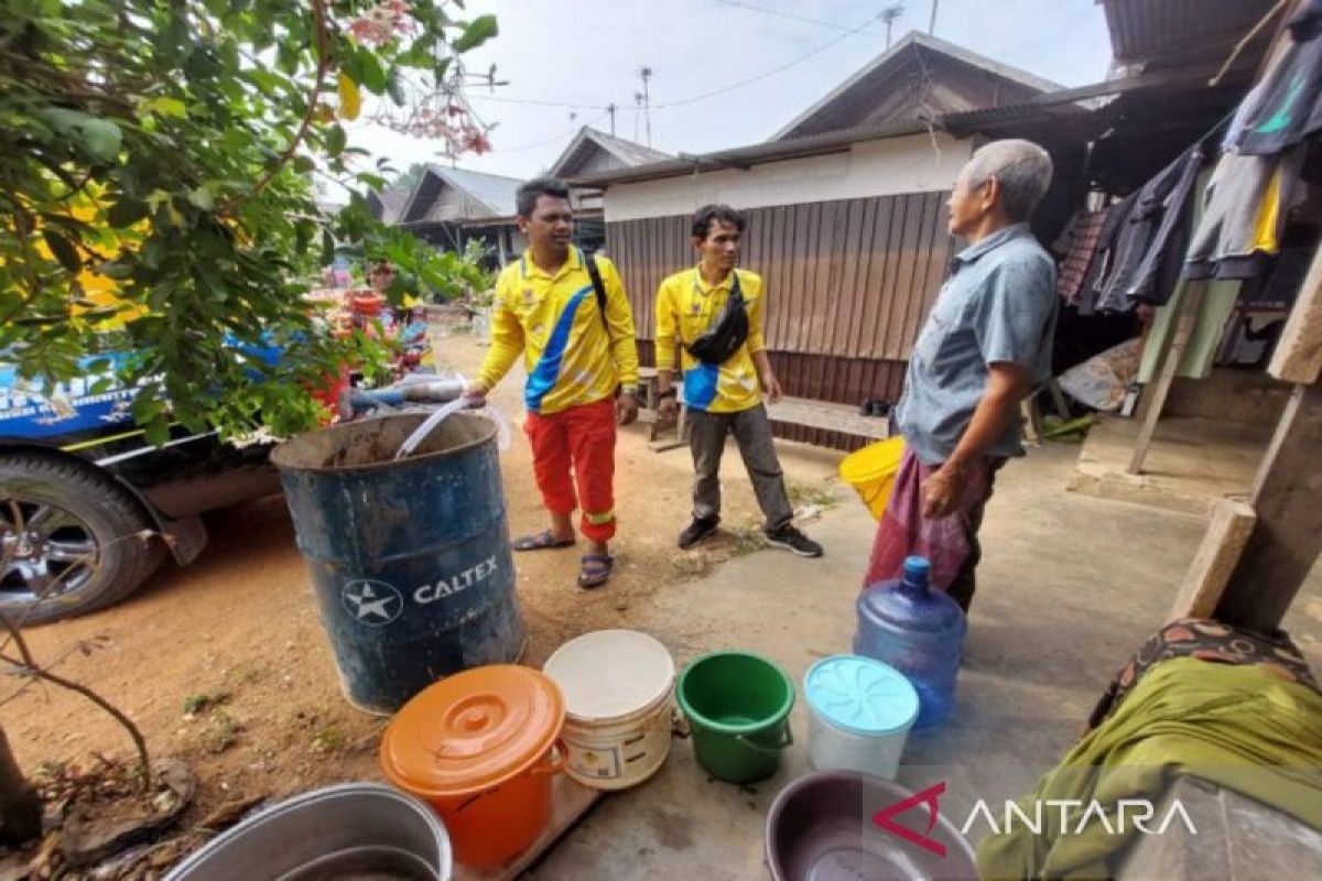 South Kalimantan distributes clean water to drought-affected regions
