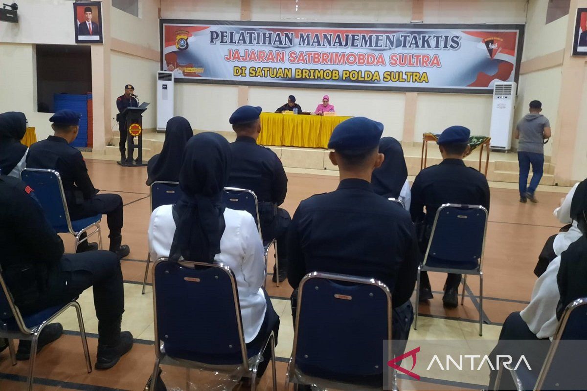 14 pasangan anggota Brimob Polda Sulawesi Tenggara ikuti sidang pranikah BP4R