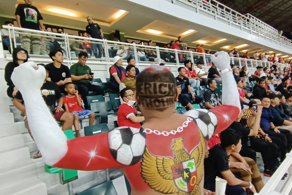 Suporter apresiasi prestasi timnas Indonesia menang 2-0 saat lawan Turkmenistan