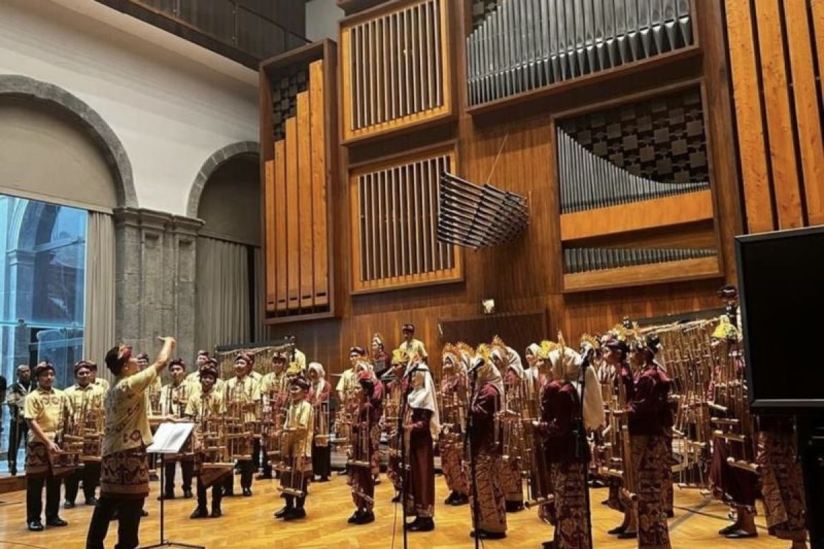 KBRI Roma bawa diplomasi budaya angklung di Indonesian Cultural Night