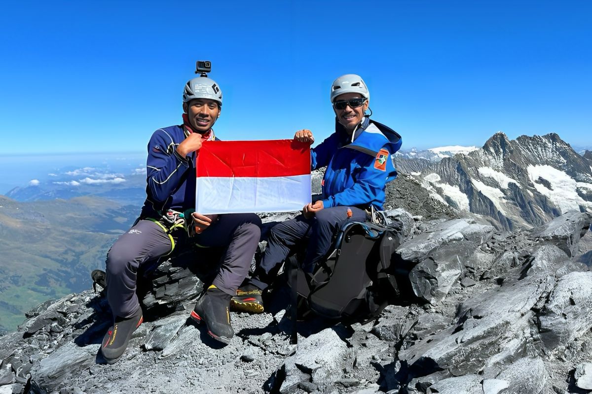 Pendaki Indonesia taklukkan puncak Eiger dalam 16 hari