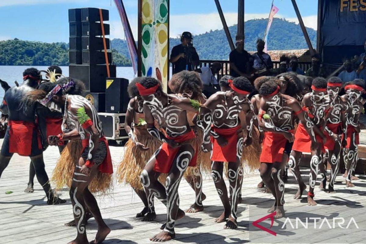 Papua Barat tingkatkan promosi Festival Roon Wondama