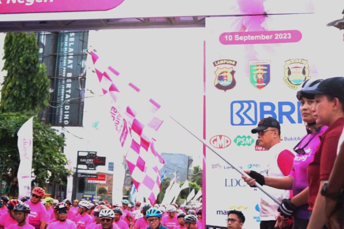 Ketum Bhayangkari Lepas Peserta City Ride Road to Tour Of Kemala