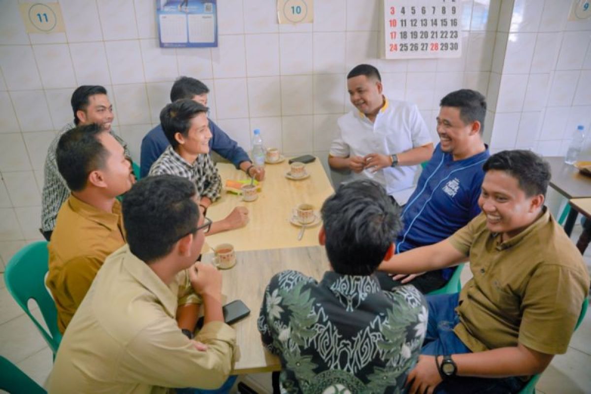Ulama dan pemuda Asahan   ngopi bareng Bobby Nasution di Kisaran