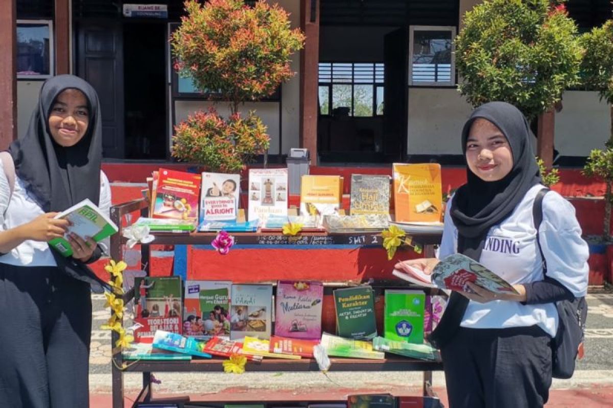 SMAN 1 Montong Gading Lotim luncurkan gerakan literasi sekolah
