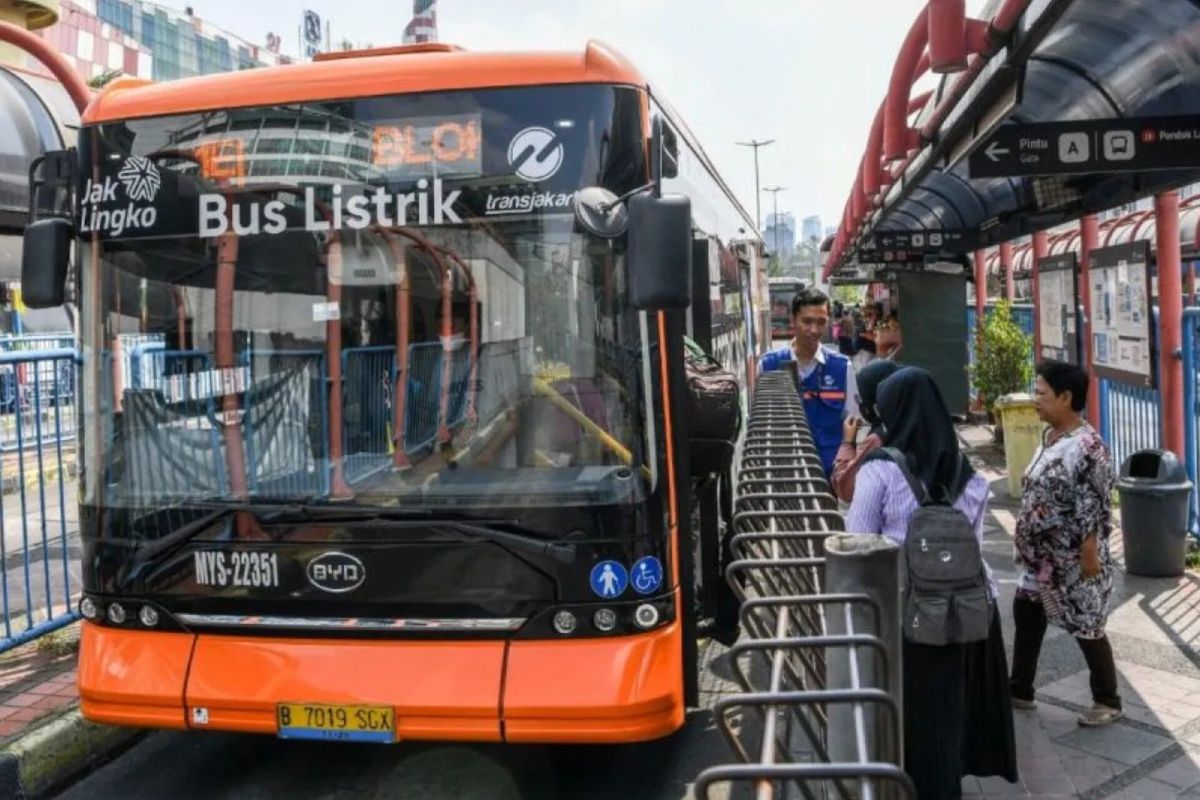 DKI tekan polusi udara dengan memperbanyak bus listrik