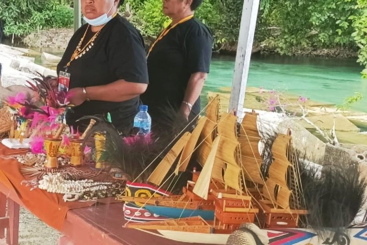 Pelaku usaha perempuan Papua membantu sukses Sail Teluk Cenderawasih