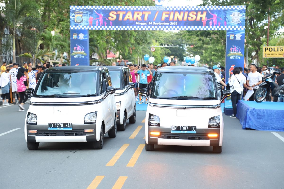 Polda Sulteng gelar parade mobil listrik peringati Hari Lalu Lintas