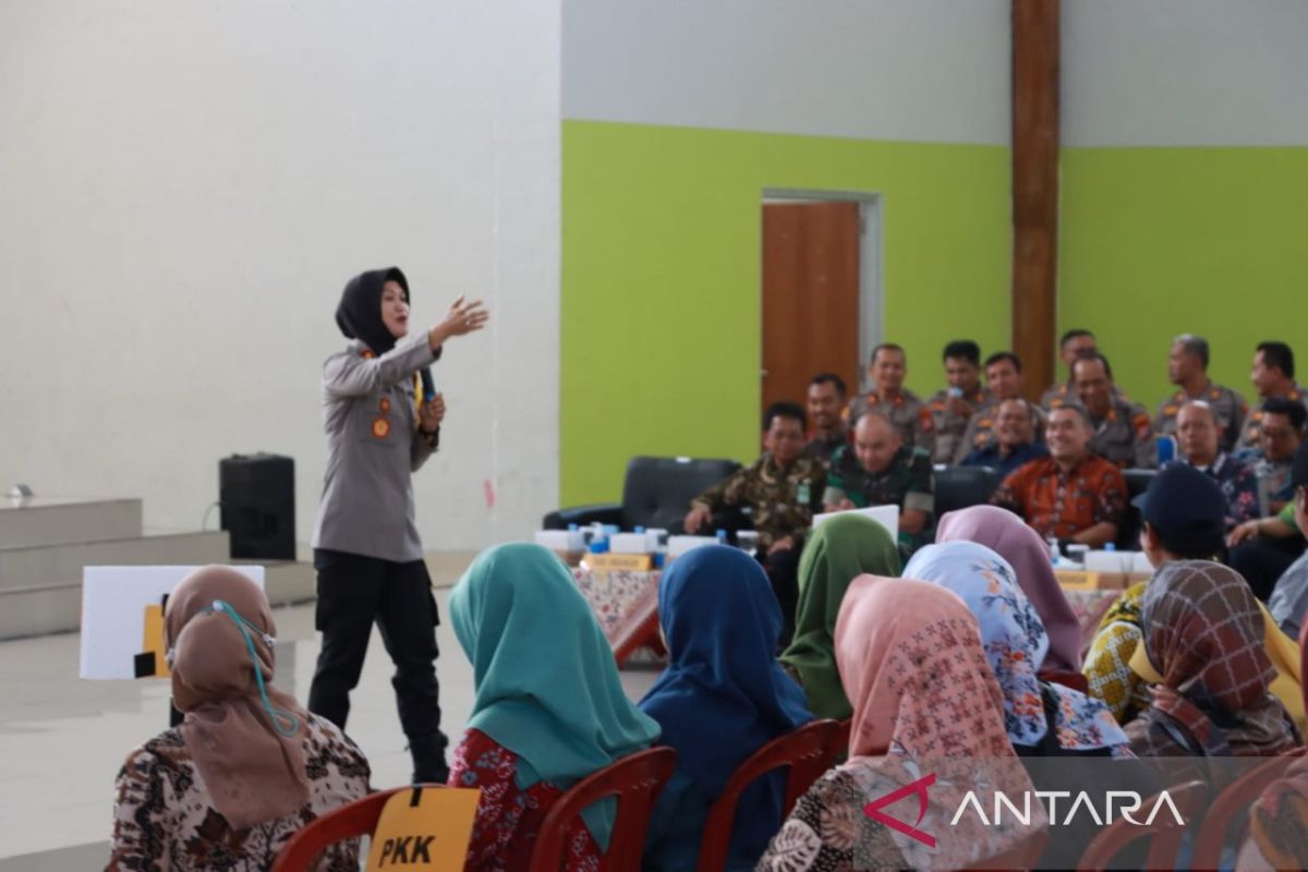 Polres Kulon Progo mengintensifkan sosialisasi Program "Ibu Memanggil"