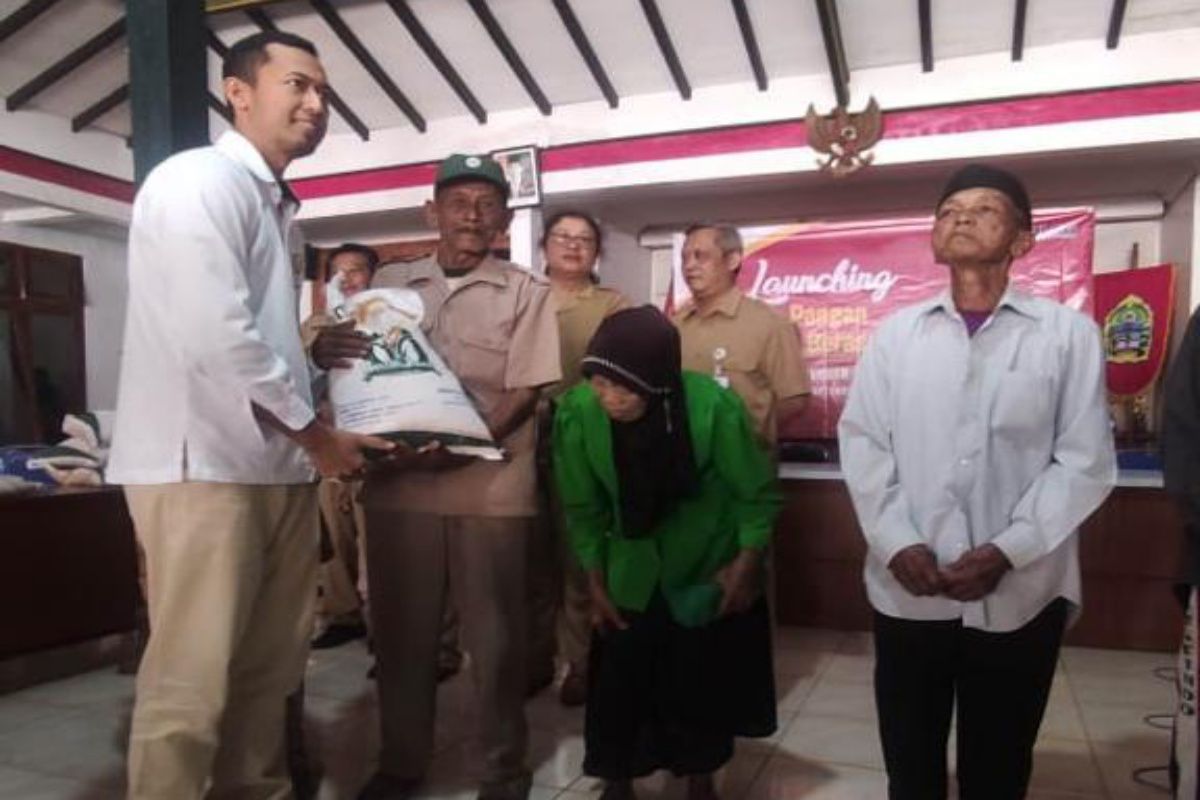 BULOG Yogyakarta laksanakan penyaluran perdana bantuan pangan tahap II