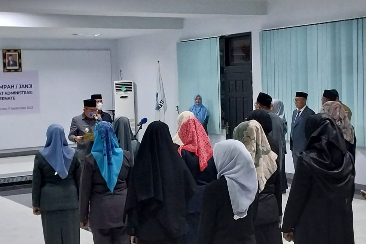 Wali Kota Ternate mutasikan DR. Jusuf Sunya jadi Staf Ahli