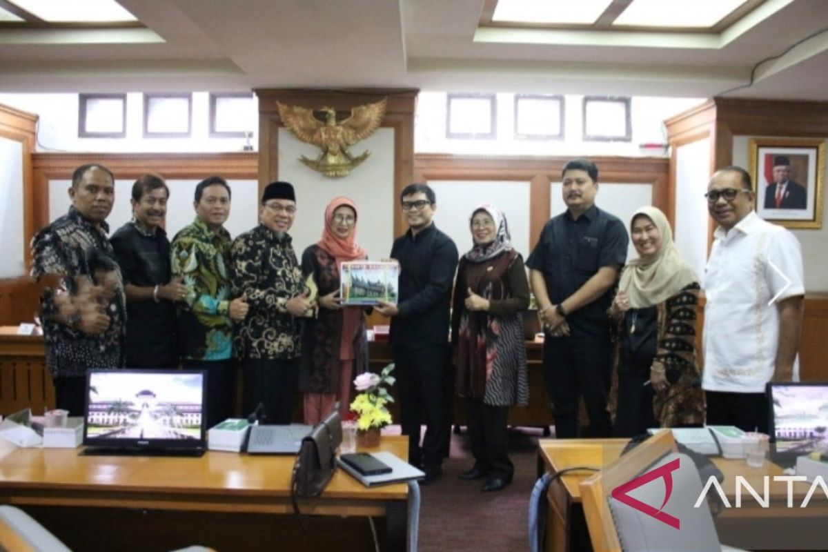 Komisi I DPRD Sumbar pelajari SPBE Jawa Barat
