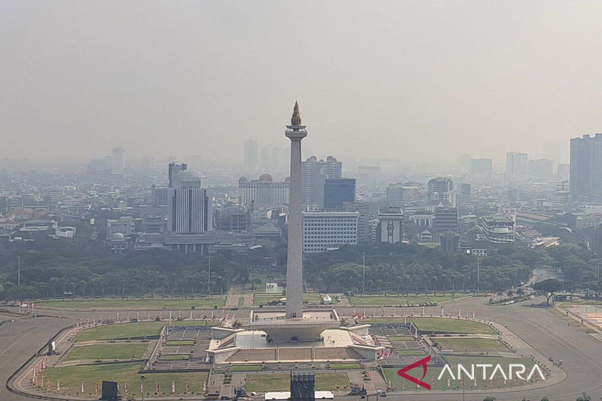 Kualitas udara Jakarta terburuk ketiga di dunia pada Senin pagi