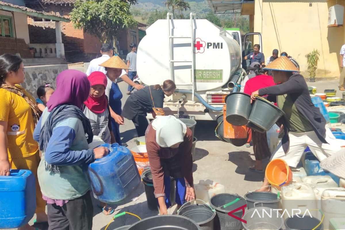 PMI Temanggung  salurkan 25 tangki air bersih ke daerah kekeringan