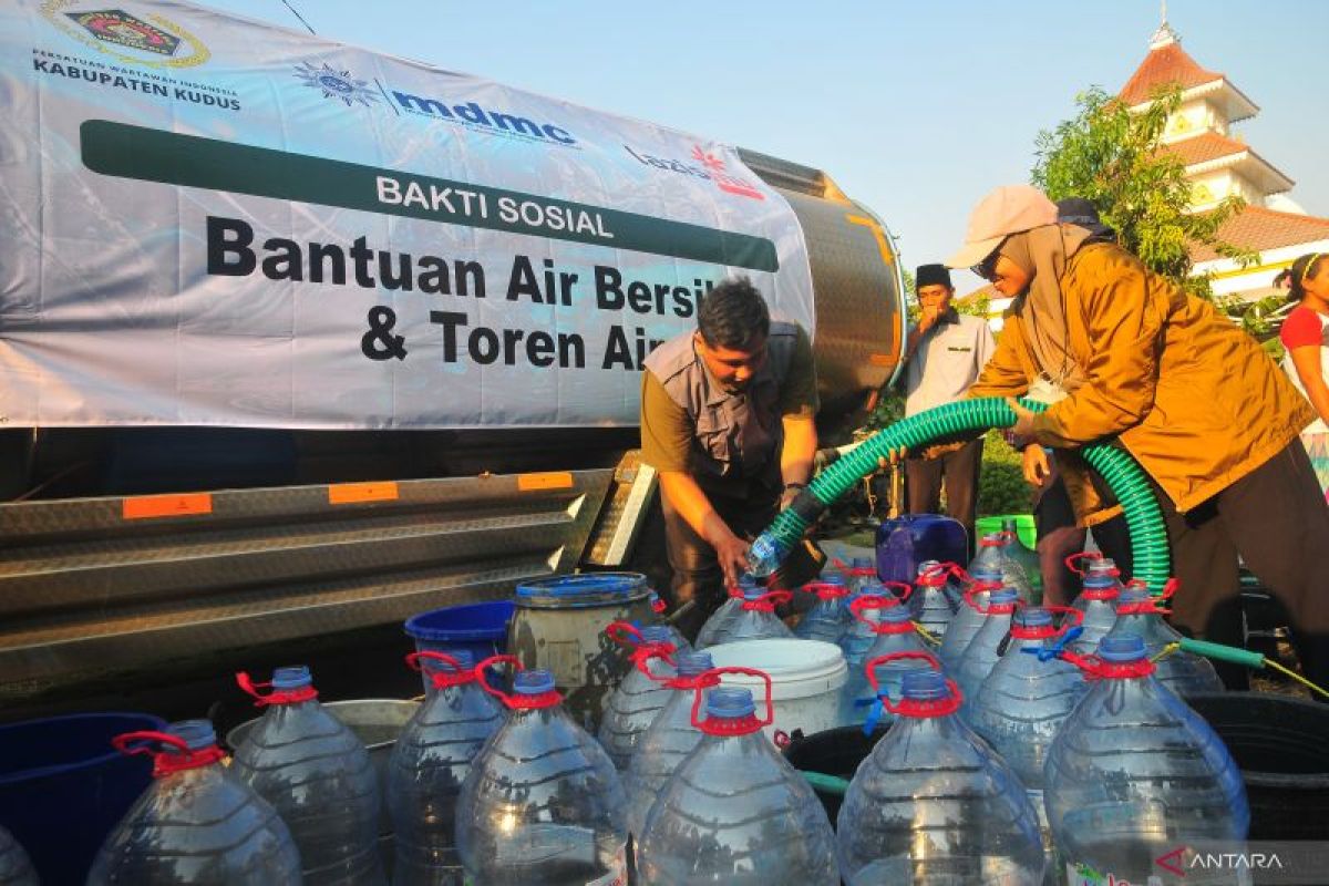 BNPB: Hari tanpa hujan lebih dari 60 hari akibatkan Jawa kekeringan dan kesulitan air bersih