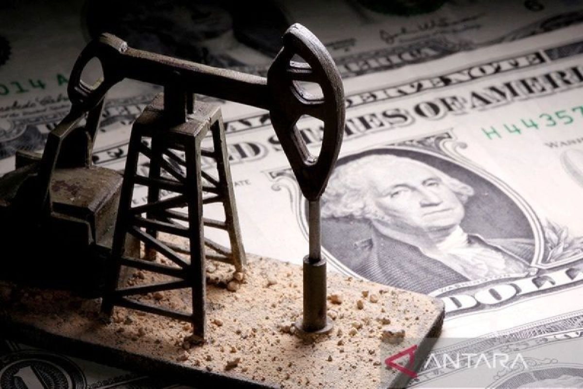 Harga minyak Brent bertahan di atas 90 dolar AS karena pengurangan pasokan