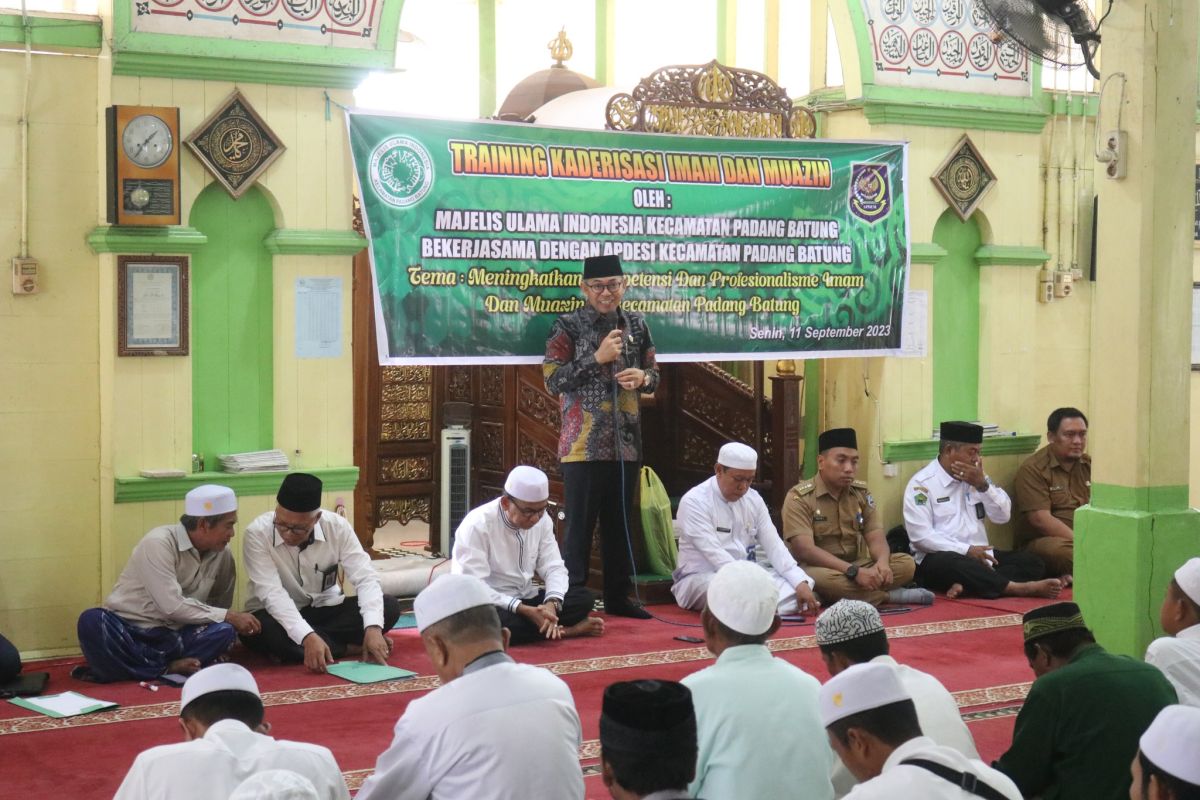 Wabup HSS buka training kaderisasi imam dan muazin se-Padang Batung