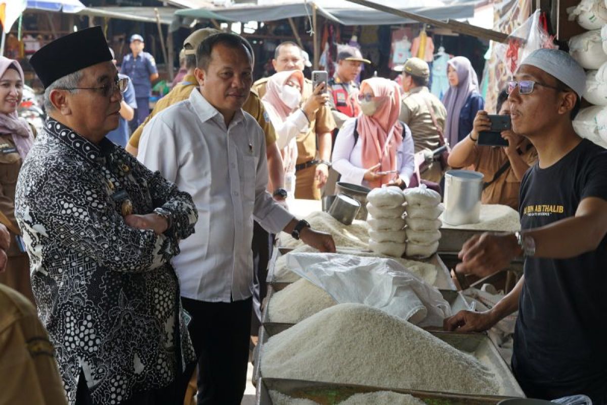 Bupati HSS pantau ketersediaan dan harga pasar jelang perayaan maulid Nabi