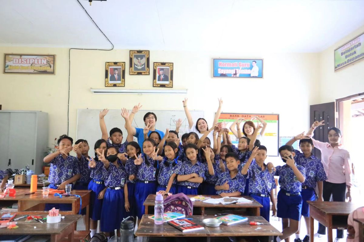 Mahasiswa China jadi sukarelawan mengajar di sekolah dasar Indonesia