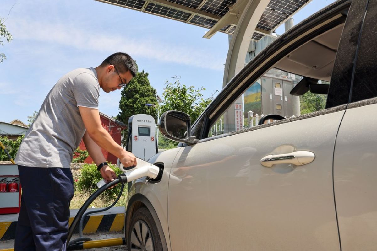 Pengisi daya mobil listrik di China catat ekspansi stabil pada Agustus
