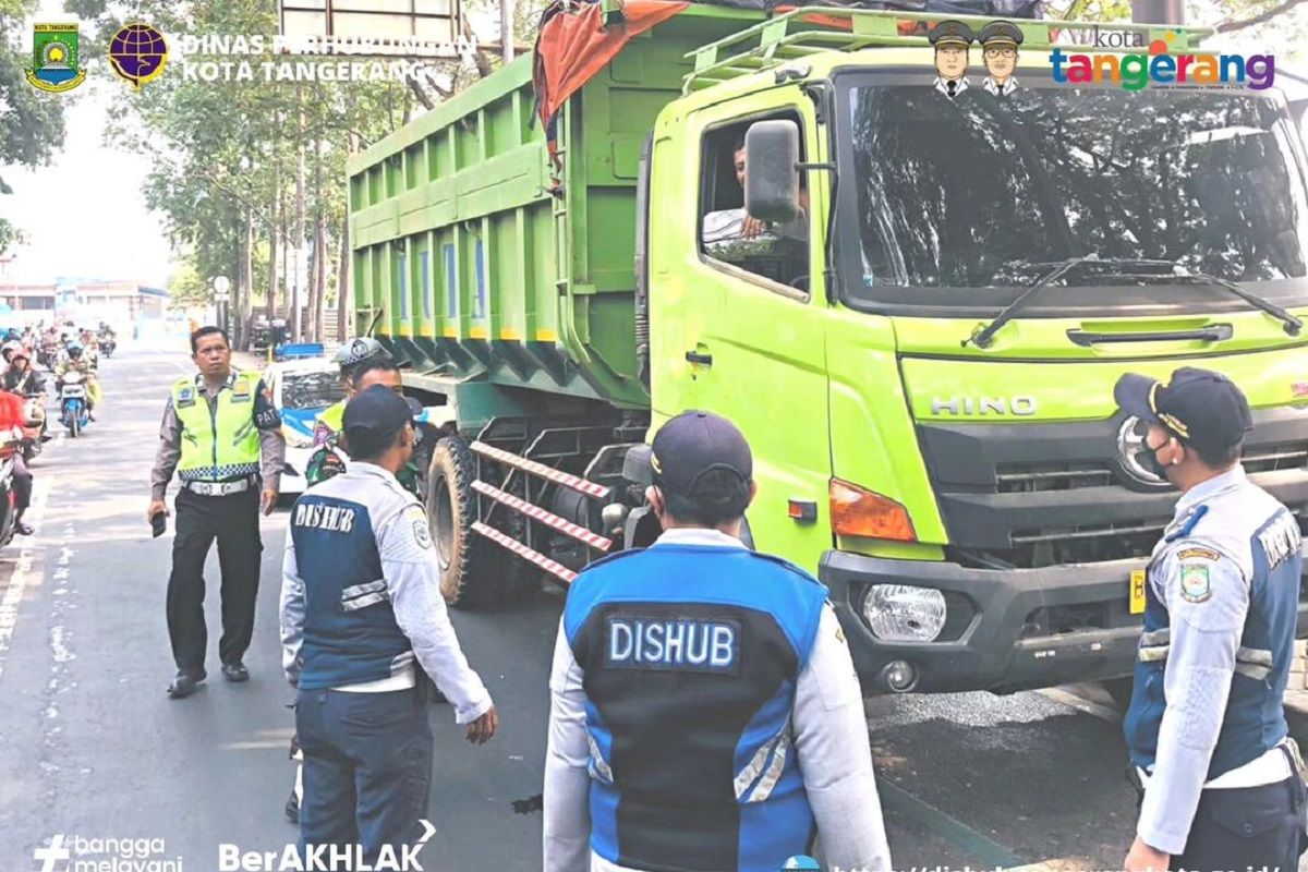 Dishub Tangerang intensifkan penertiban truk melintas dil luar jam operasional